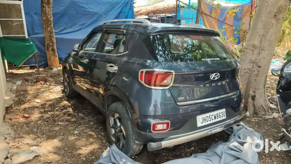 Hyundai Venue 2021 Diesel Well Maintained