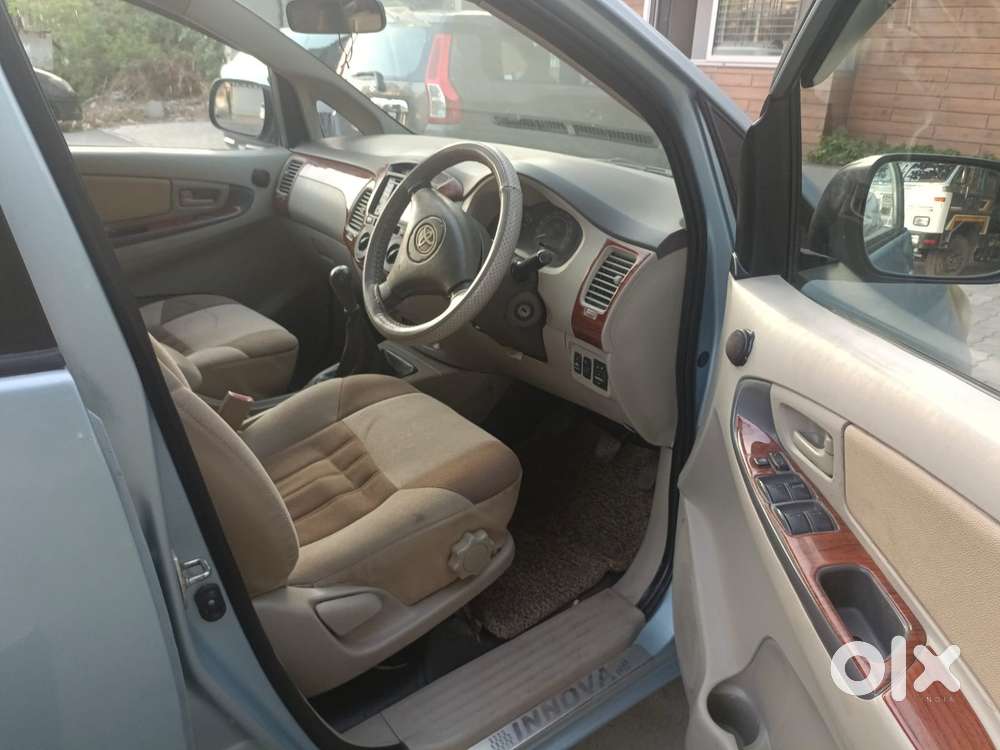 Toyota Innova 2.5 G4 Diesel 8-seater, 2011, Diesel