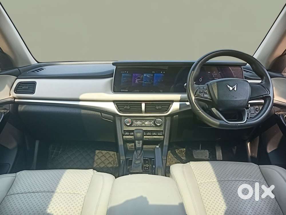 Mahindra Xuv700 2.0 Ax 5 Petrol At Str, 2022, Petrol