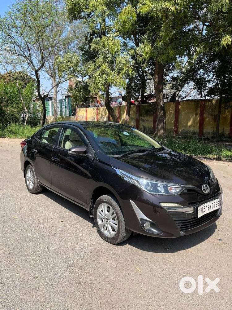 Toyota Yaris V Cvt, 2019, Petrol