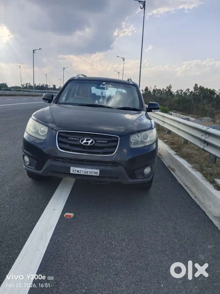 Hyundai Santa Fe 2012 Diesel 196000 Km Driven 7+1 Seating Capasity