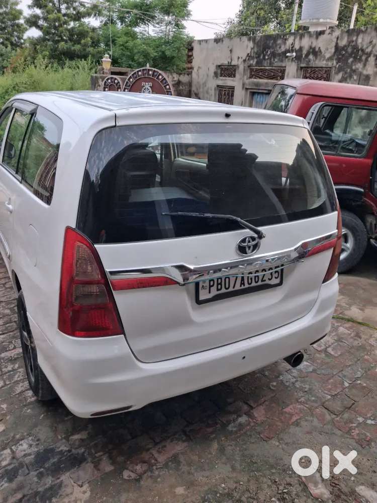 Toyota Innova White Pass 2029