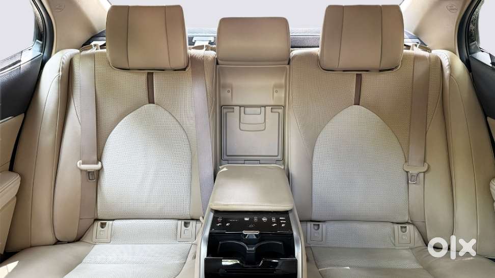 Toyota Camry 2.5 Hybrid, 2023, Petrol