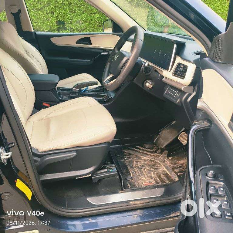Mahindra Xuv700 2.0 Ax 5 Petrol Mt Str, 2022, Petrol