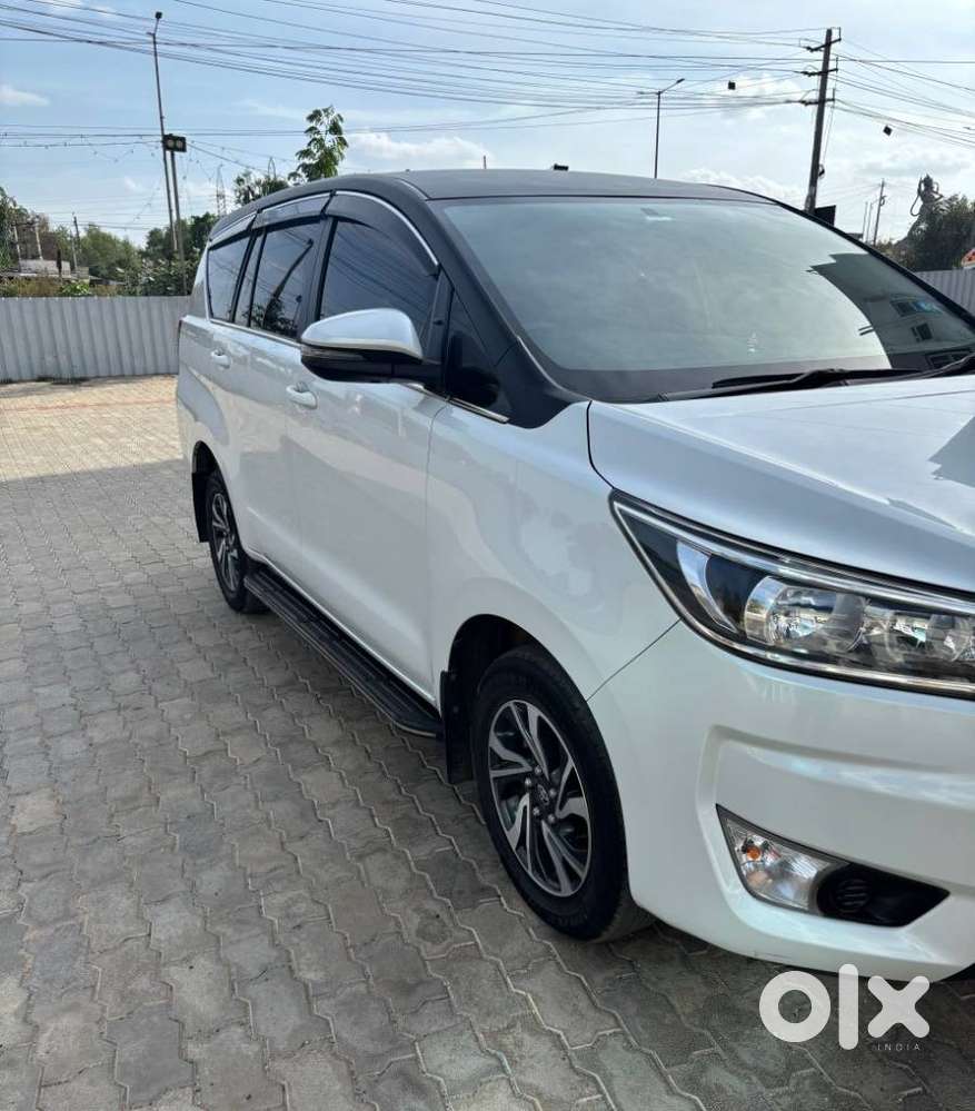 Toyota Innova Crysta 2.4 G Mt 8s, 2023, Diesel