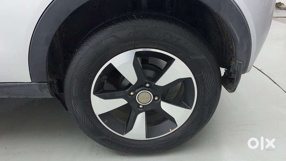 Tata Nexon 1.2 Revotron Xza Plus (l), 2019, Petrol