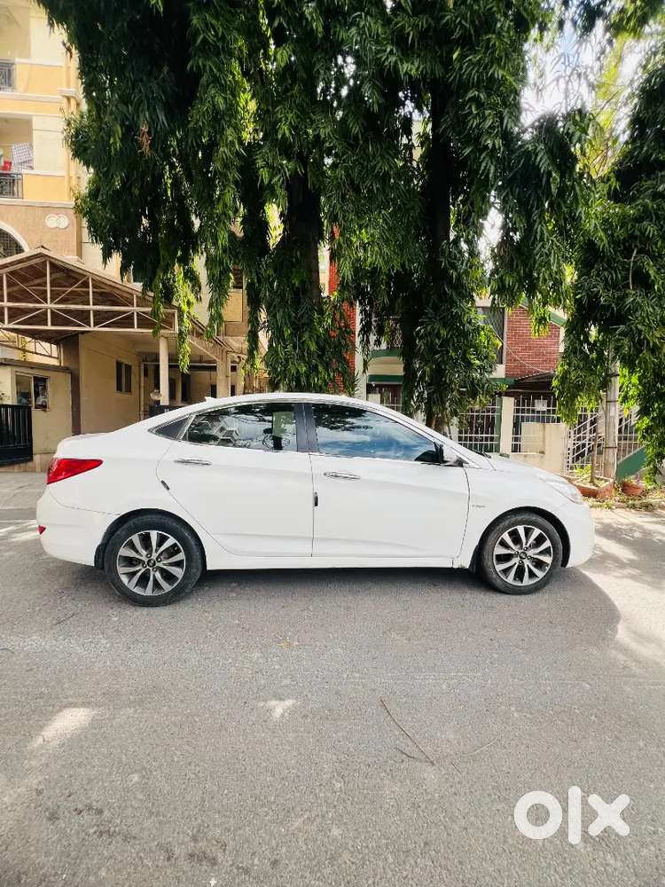 Hyundai Verna Fluidic 1.6 Sx(o) Diesel Top End Model(2014) White