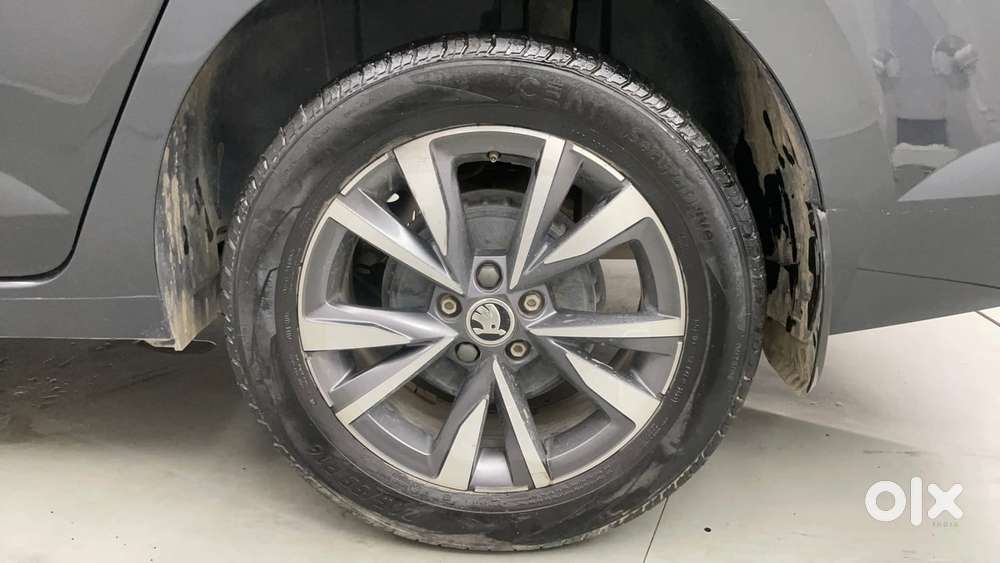 Skoda Slavia Style 1.0l Tsi Mt, 2023, Petrol