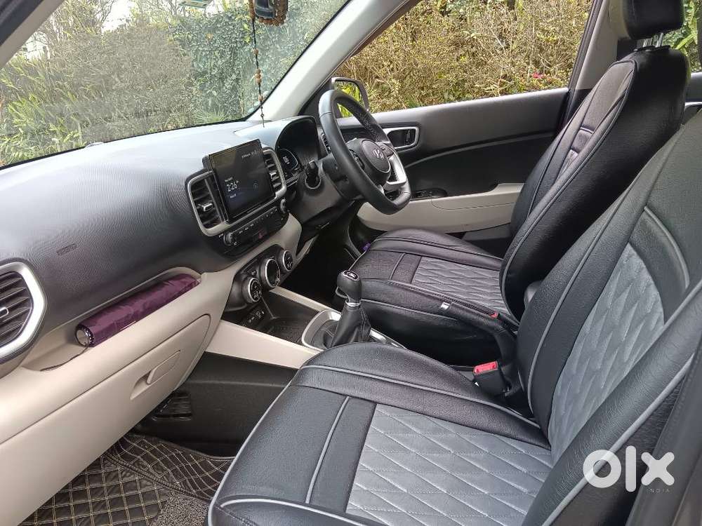 Top Model, Colour Titan Grey, Sun Roof, Blue Link & All Othr Features.