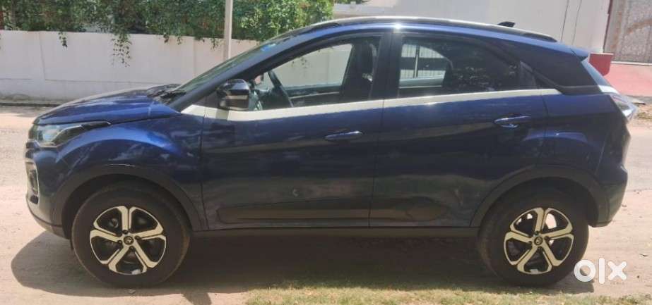 Tata Nexon 1.2 Revotron Xza Plus Premium, 2023, Petrol