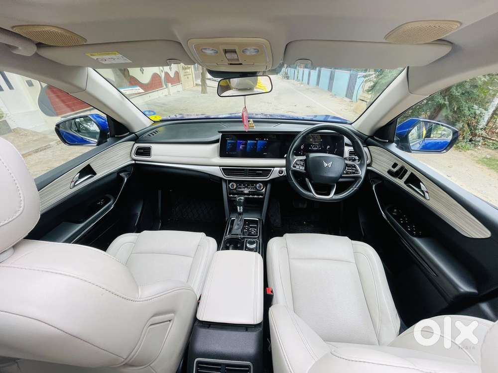 Mahindra Xuv700 2.2 Ax 7 Diesel At Luxury Pack Str Awd, 2021, Diesel