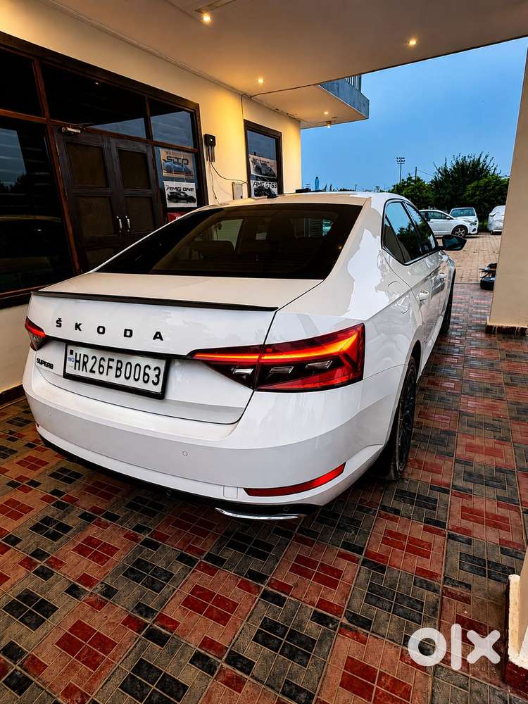 Skoda Superb 2.0 Sportline Tsi At, 2023, Petrol