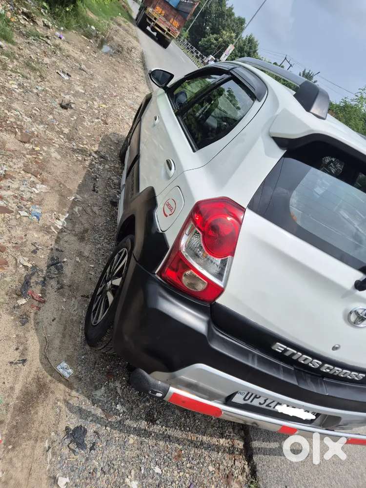 Toyota Etios Liva Diesel 2015 Milege 27 28 Ki Deti Hai