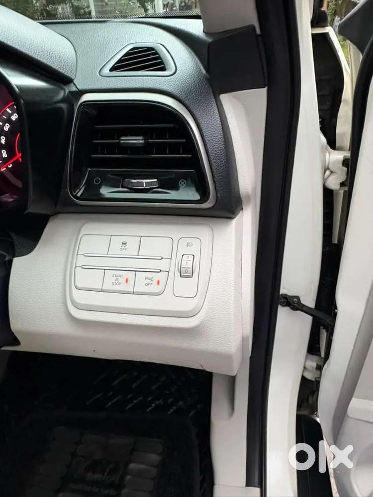 Mahindra Xuv300 W8(o) Diesel Bs-vi Car Of 2023