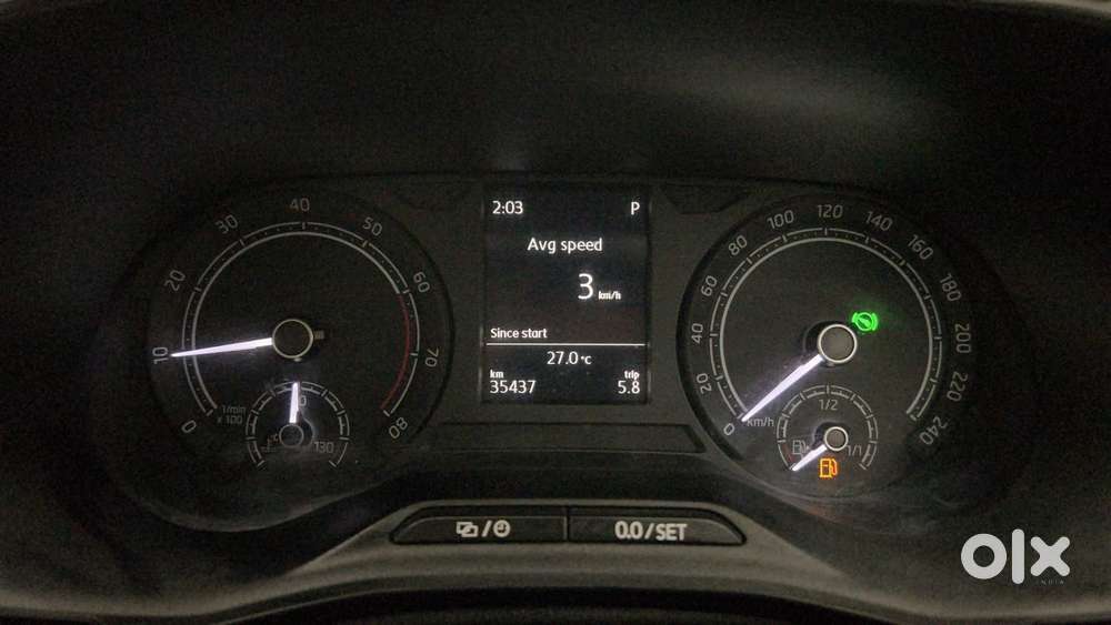 Skoda Slavia Ambition 1.0l Tsi At, 2022, Petrol