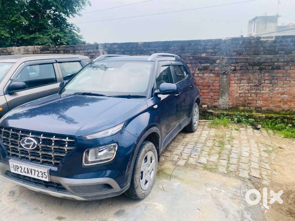 कार: Hyundai Venue मॉडल: 2022 रंग: Denim Blue (blue) रजिस्ट्रेशन: Up24