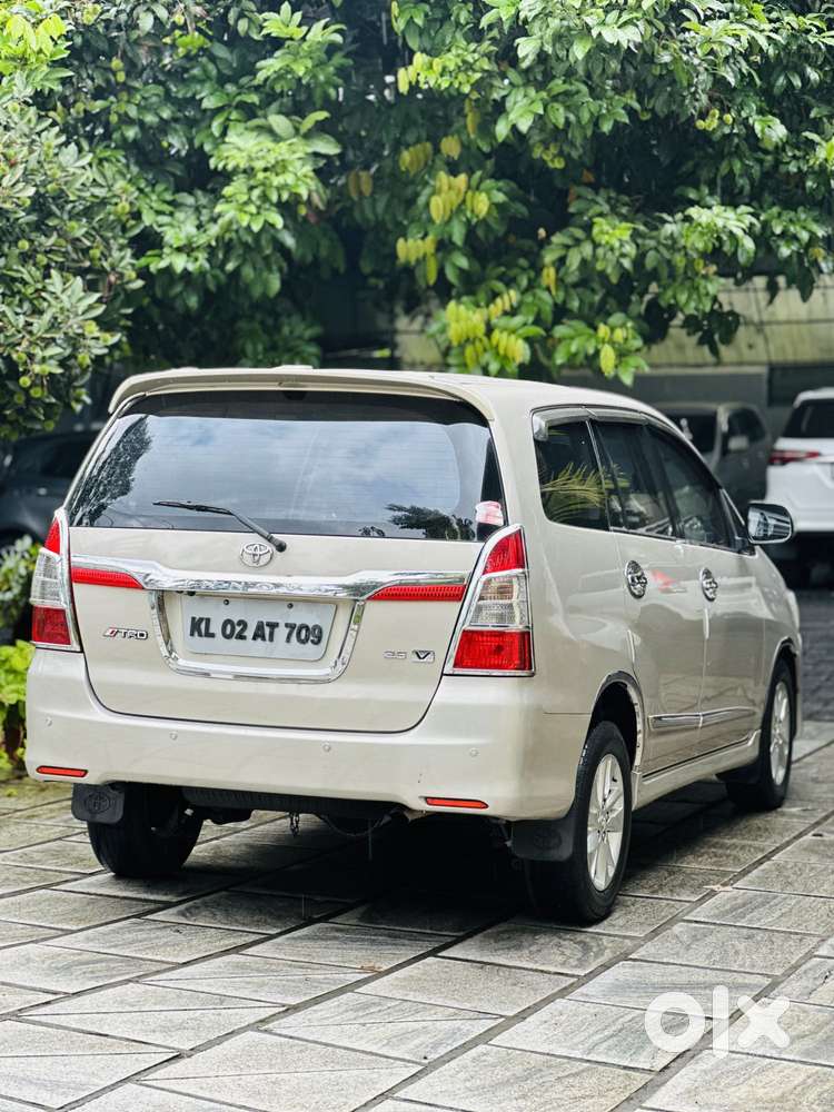 Toyota Innova 2.5 Vx 8 Str Bs-iii, 2014, Diesel