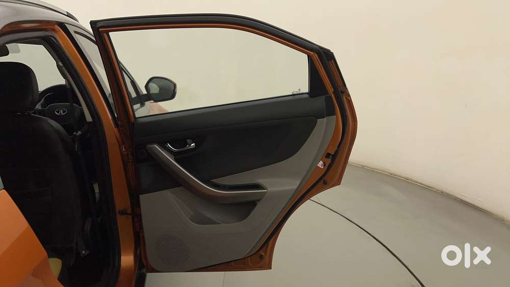 Tata Nexon 1.2 Revotron Xza Plus Dualtone, 2018, Petrol