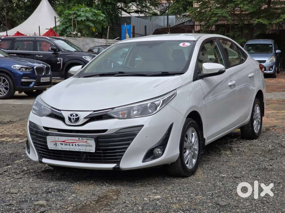 Toyota Yaris V Cvt, 2018, Petrol
