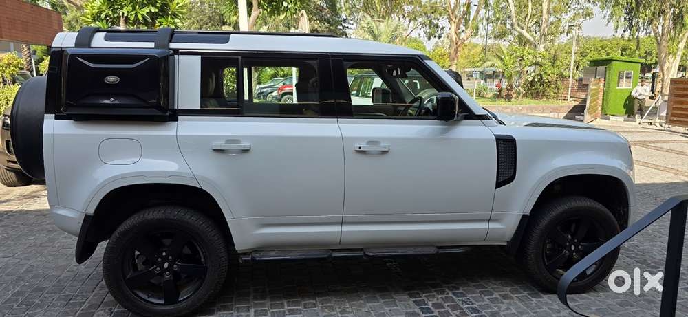 Land Rover Defender 2024 Petrol Well Maintained