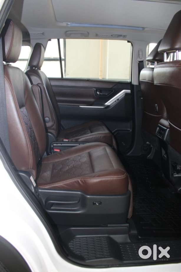 Toyota Innova Hycross 2.0 Zx Hybrid 7 Str, 2025, Petrol