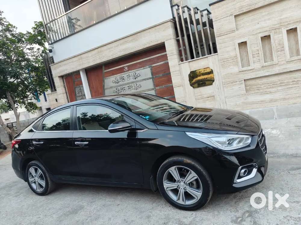 Hyundai Verna Sx O Sunroof  Push Start Black Colour 6 Air Dog