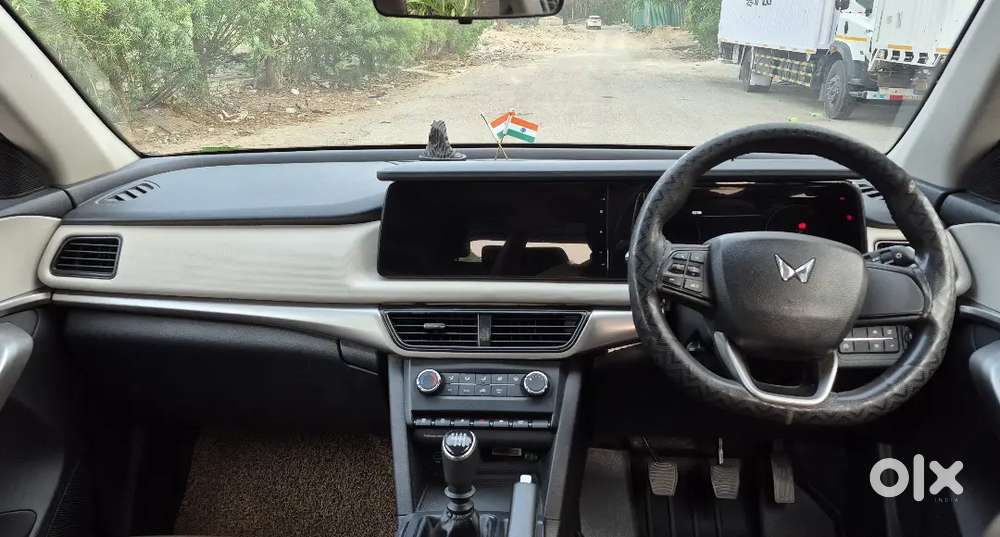 Mahindra Xuv700 2024 Petrol Mx7 Str Petrol 20000 Km