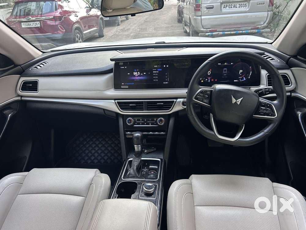 Mahindra Xuv700 2.2 Ax 7 Diesel At Luxury Pack Str, 2021, Diesel