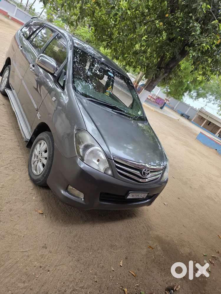 Toyota Innova 2.0 V 2011- Company Service