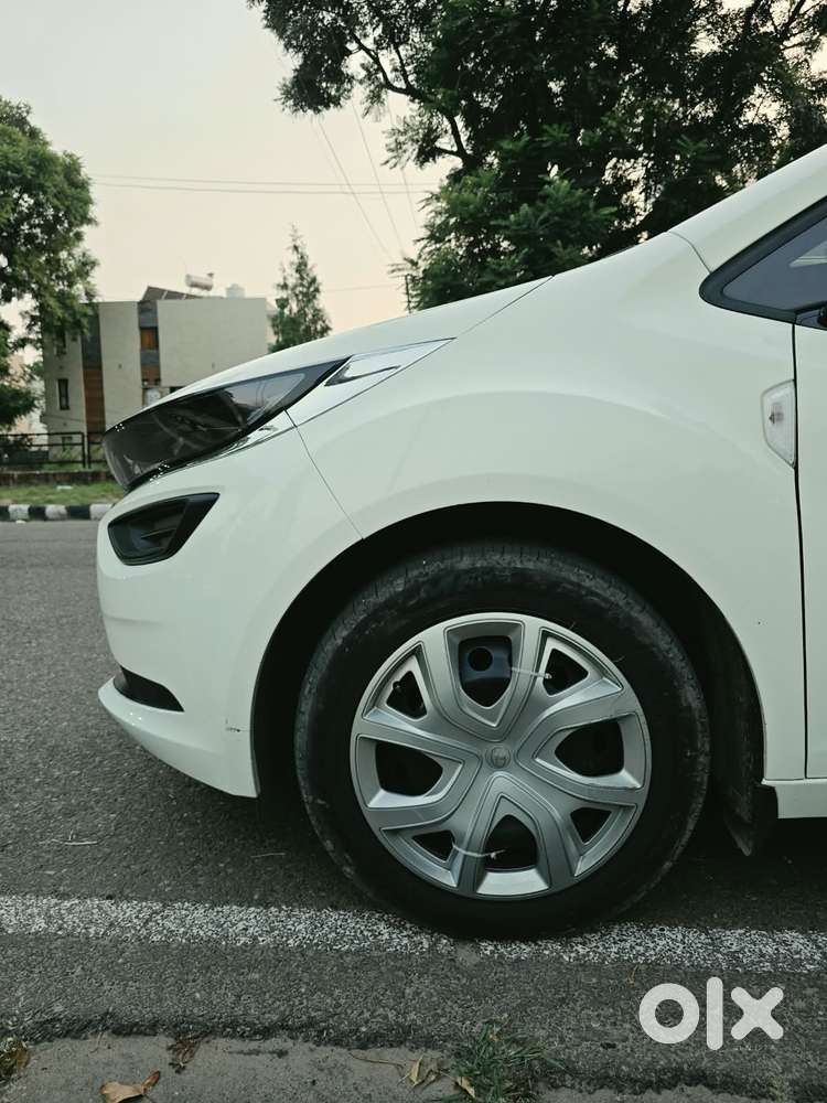 Tata Altroz Xm Plus Petrol, 2025, Petrol