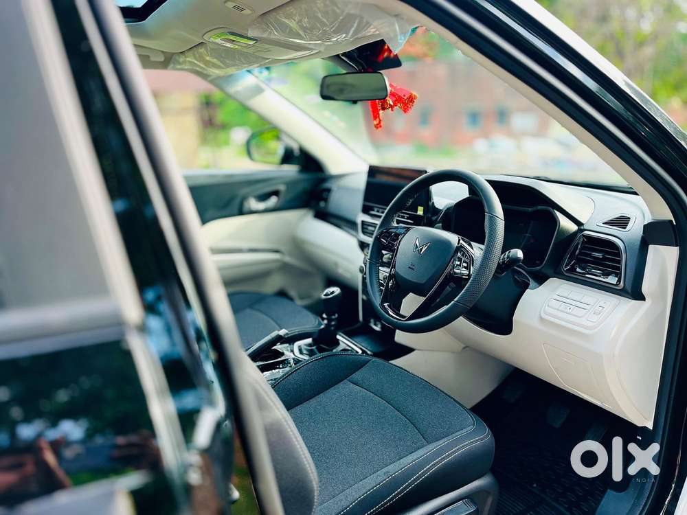 Mahindra Xuv 3xo Ax5 Pm Mt, 2026, Petrol