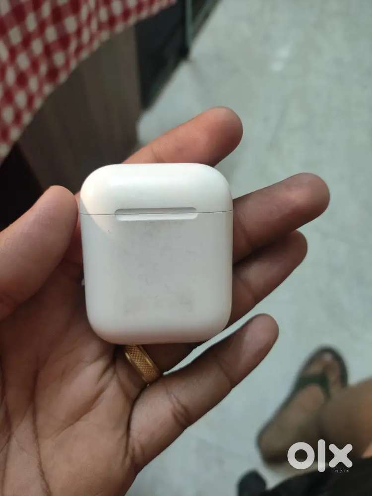Apple Airpods 2nd generation in mint condition!
