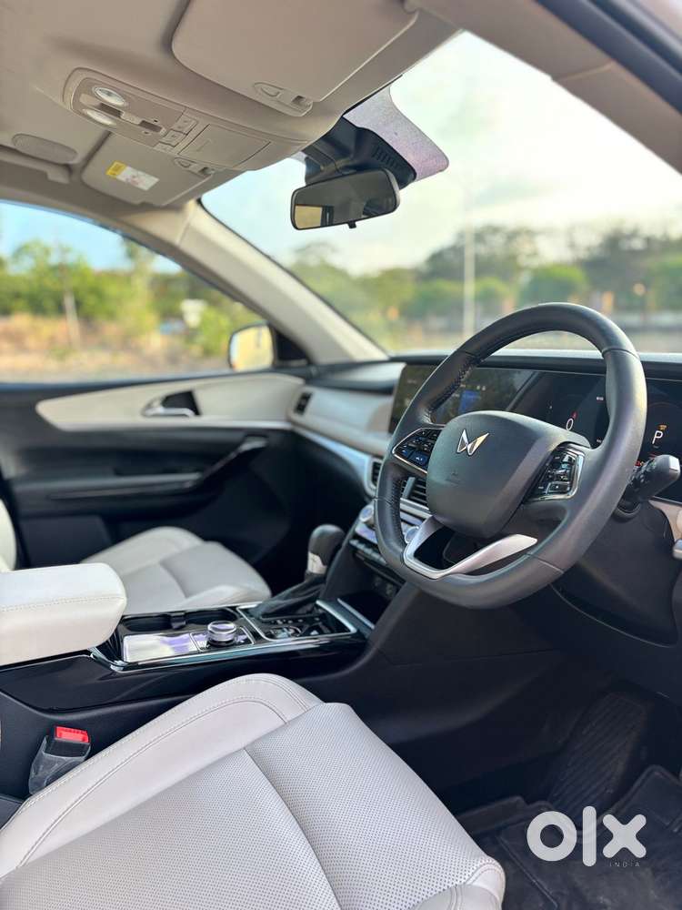 Mahindra Xuv700 2.2 Ax 7 Diesel At Luxury Pack Str Awd, 2025, Diesel