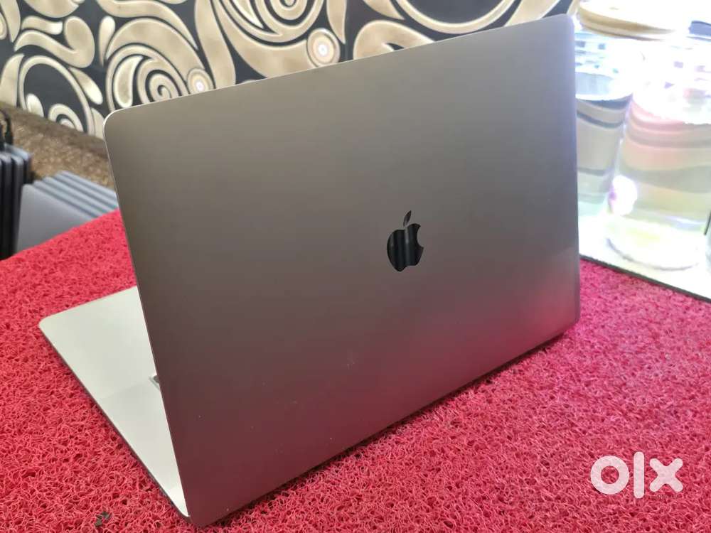 Apple Macbook Pro 2020 i7 16gb 512gb 5.5gb Graphics 16inch Retina