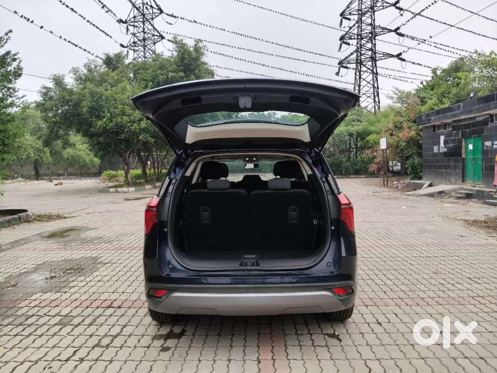 Mahindra Xuv700 2.0 Ax 5 Petrol Mt 7 Str, 2021, Petrol