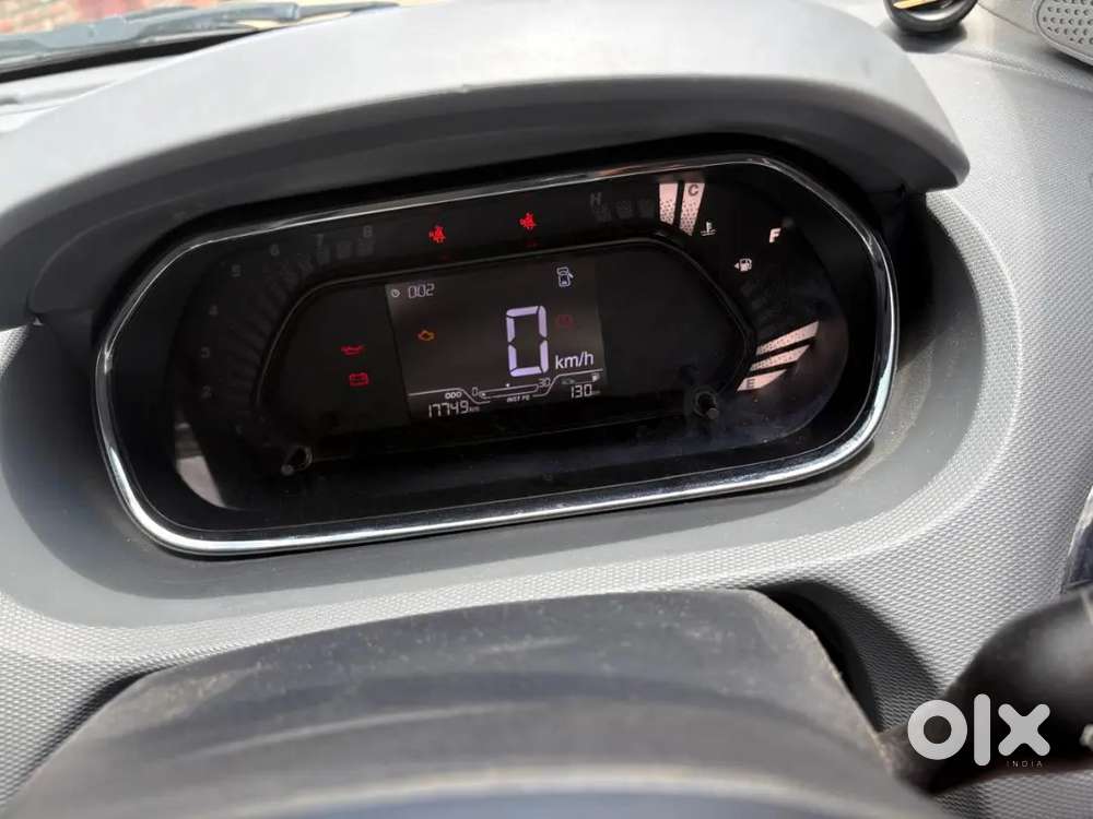 Tata Tiago Xm पेट्रोल मैनुआल 2025