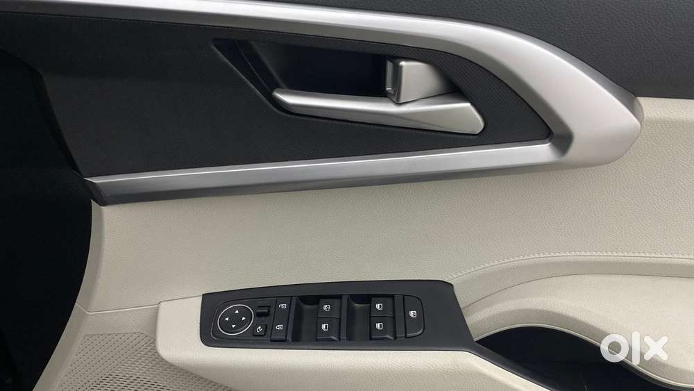 Kia Carens 1.5 Prestige Plus 7 Str Imt, 2023, Petrol