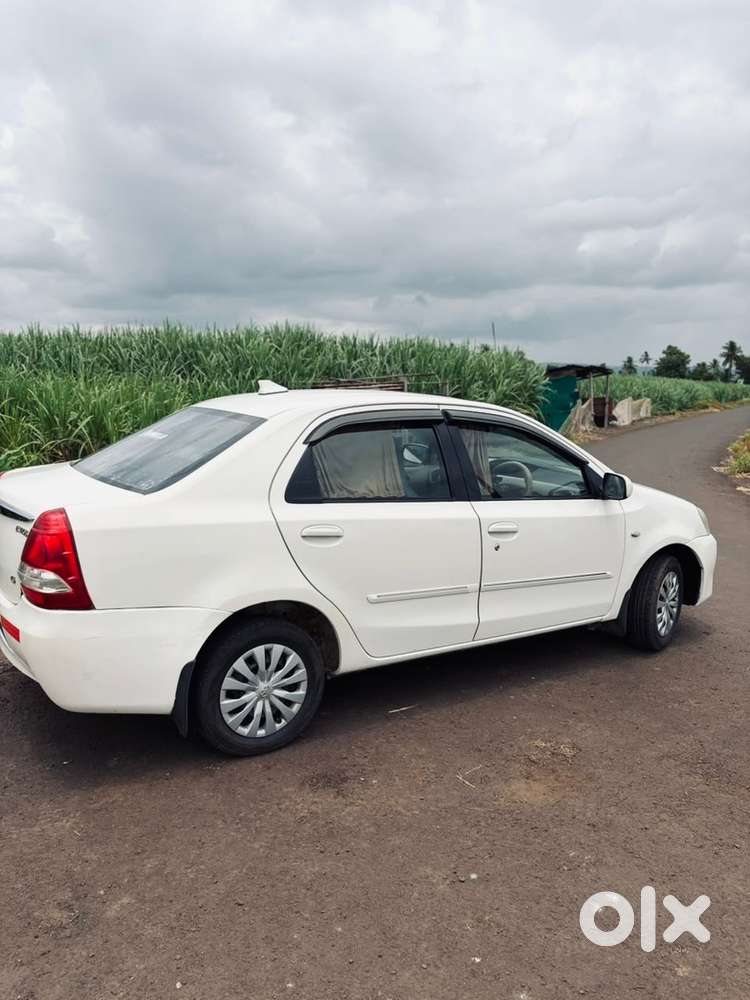 Toyota Etios Petrol -cng 2011
