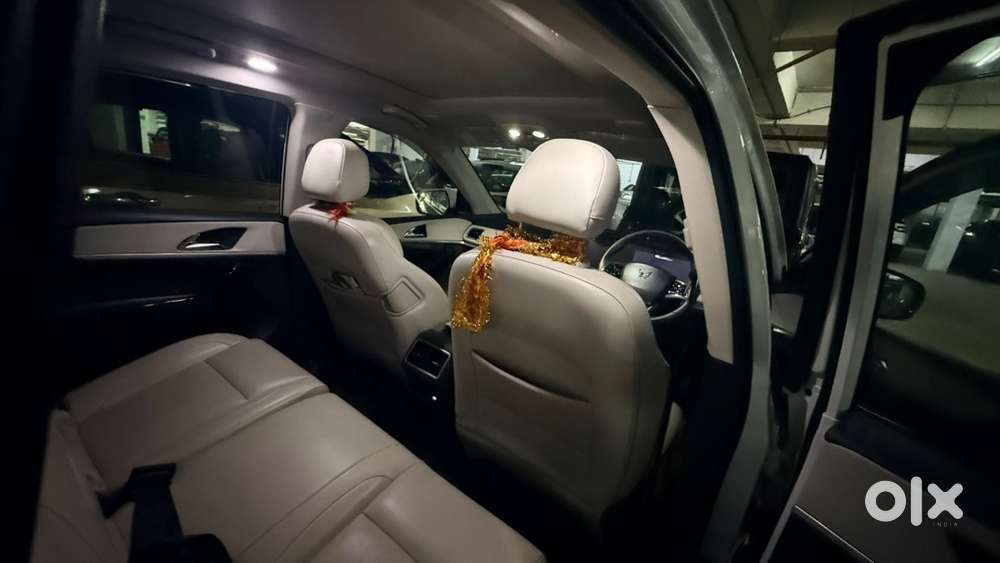 Mahindra Xuv700 Ax7  L Top End Diesel At 2022