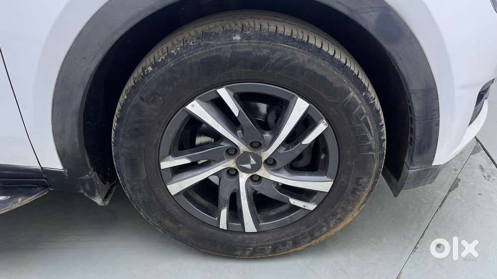 Mahindra Xuv700 2.2 Ax 5 Diesel At Str, 2021, Diesel