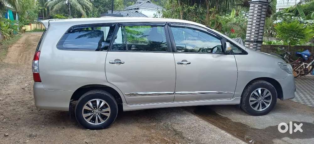 Toyota Innova V Diesel 2015 - 16