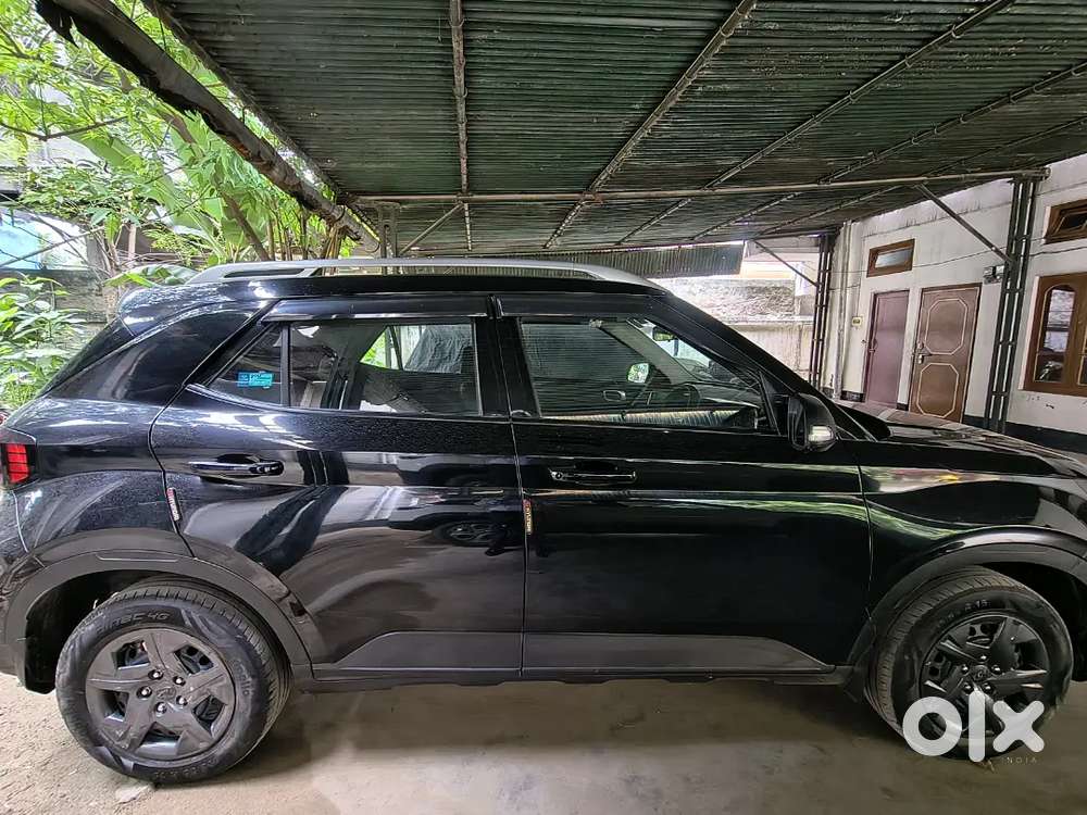 Hyundai Venue 2024 Diesel 37000 Km Driven