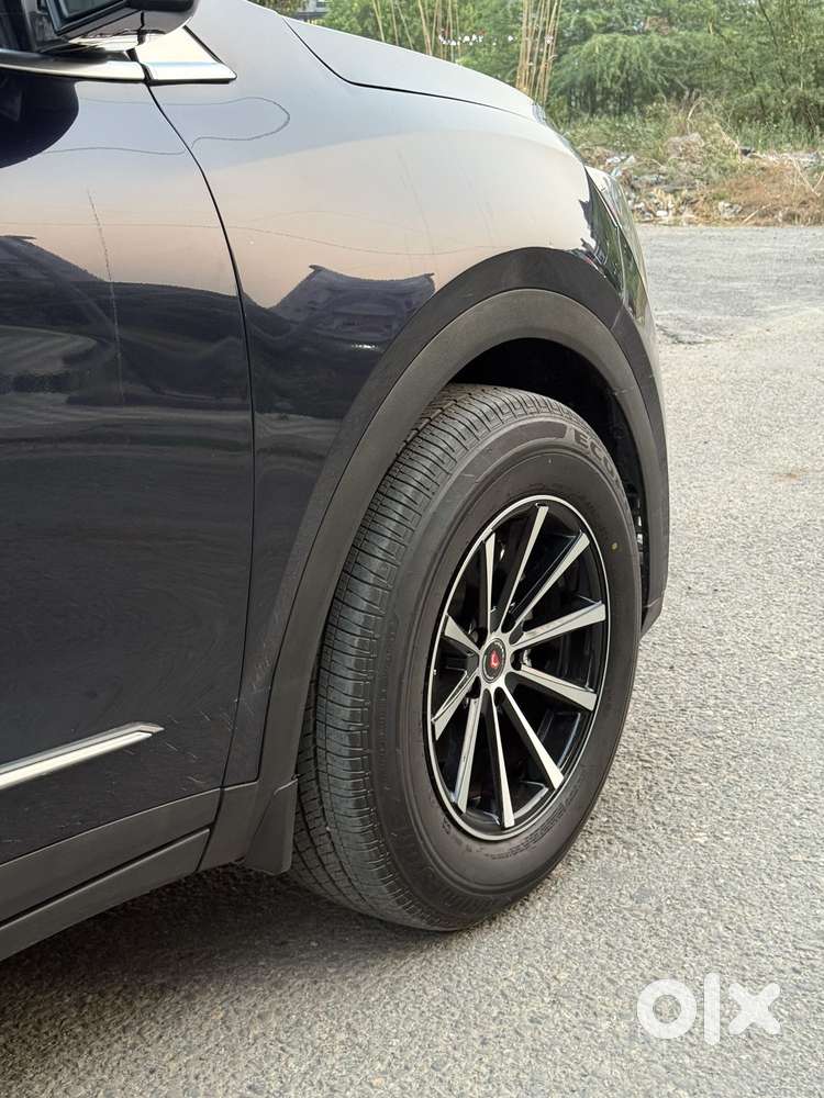 Mahindra Xuv700 2.2 Ax 3 Diesel At 5 Str, 2023, Diesel
