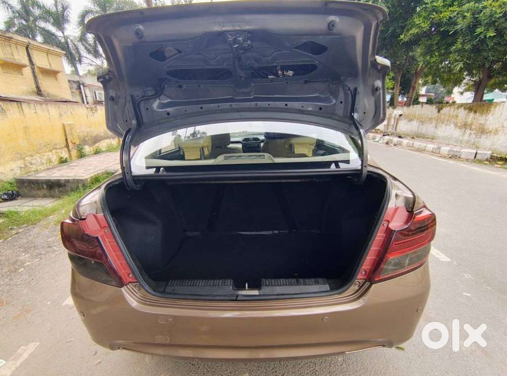 Maruti Suzuki Swift Dzire Amt Zdi, 2018, Diesel