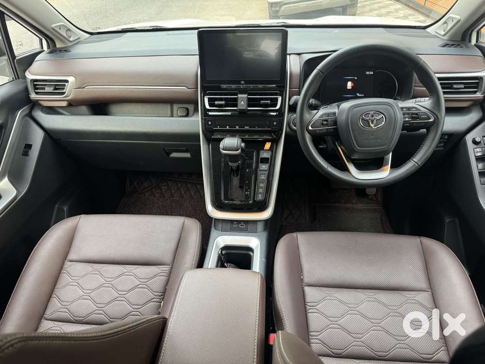 Toyota Innova Hycross 2.0 Zx (o) Hybrid 7 Str, 2025, Petrol