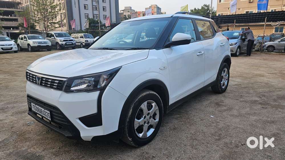 Mahindra Xuv300 1.2 W6 Amt Petrol, 2023, Petrol