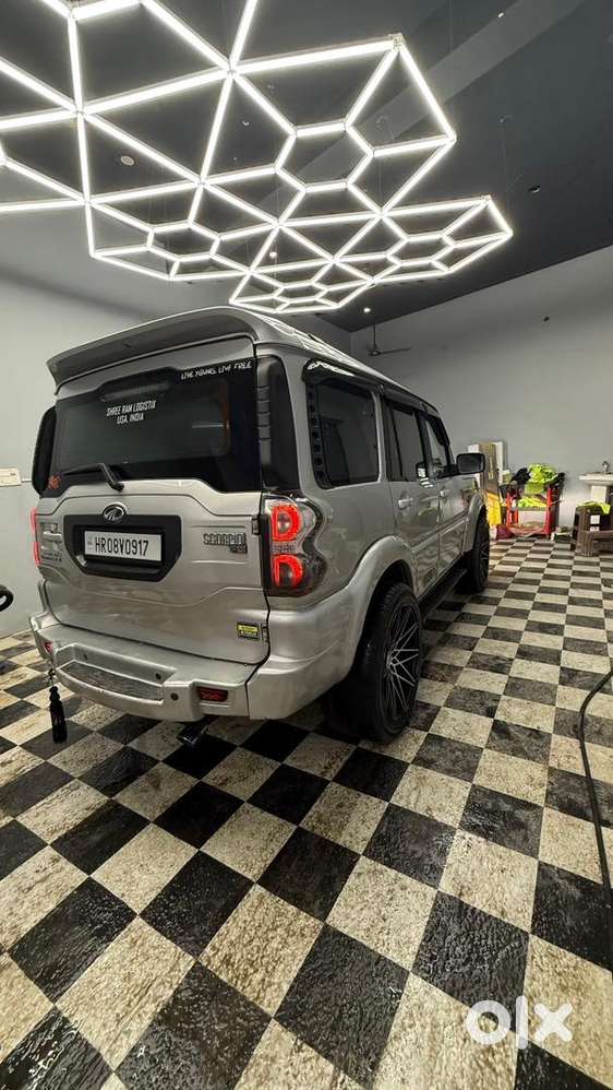Mahindra Scorpio Classic S10 2016