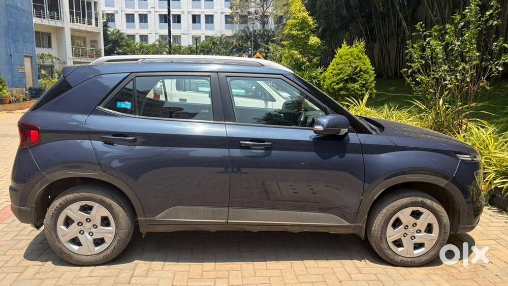 Hyundai Venue 2022 Petrol 64500 Km Driven And Well Maintained 1st Owne