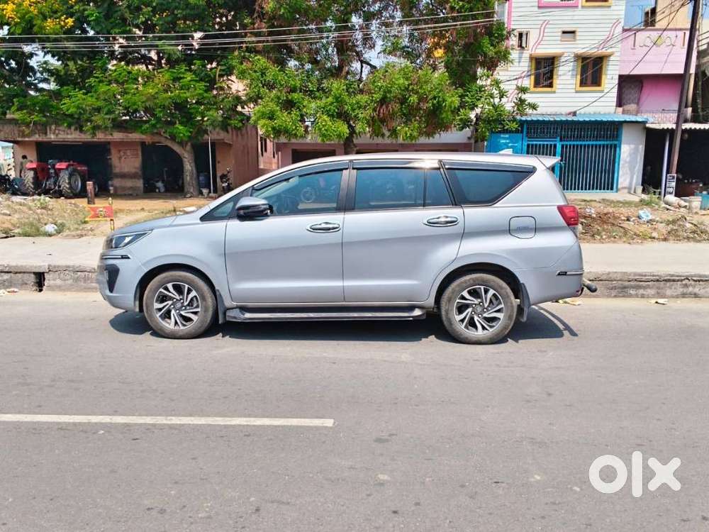 Toyota Innova Crysta 2.7 V, 2023, Petrol