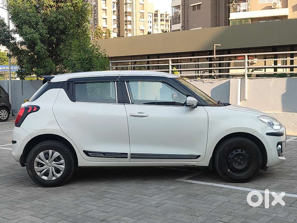 Maruti Suzuki Swift Vxi + Manual, 2022, Petrol